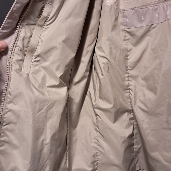 The North Face Folding Travel Jacket Size XL - Picture 2 of 11